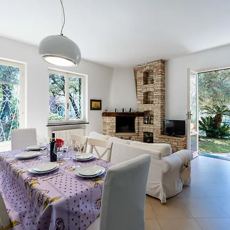 Girasole By Interhome אלסיו